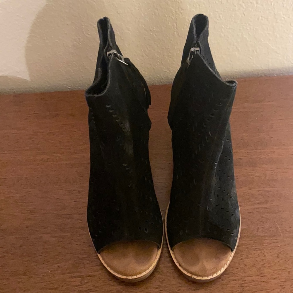 Tom’s Peep Toe